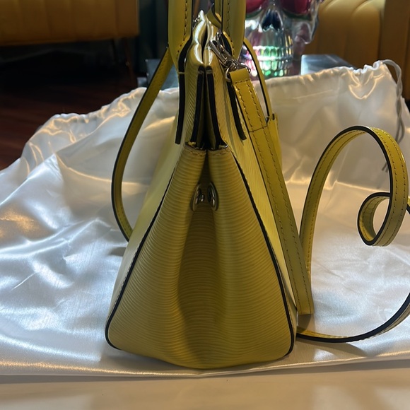 Louis Vuitton Authentic Vintage Leather Epi Bag - Picture 4 of 4